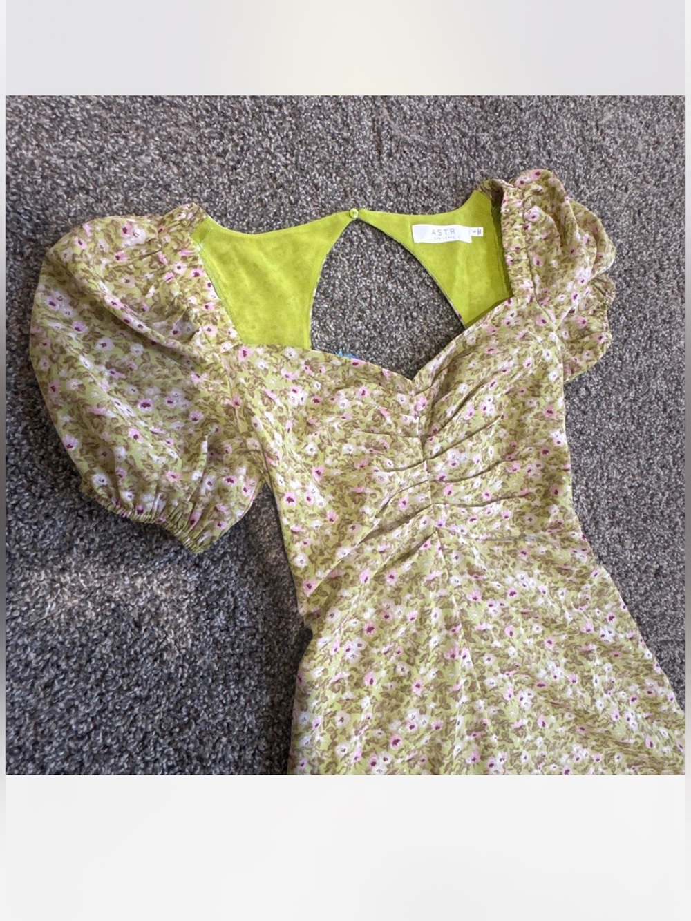 ASTR Green Floral Puff Sleeve Midi Dress with Sweetheart Neckline